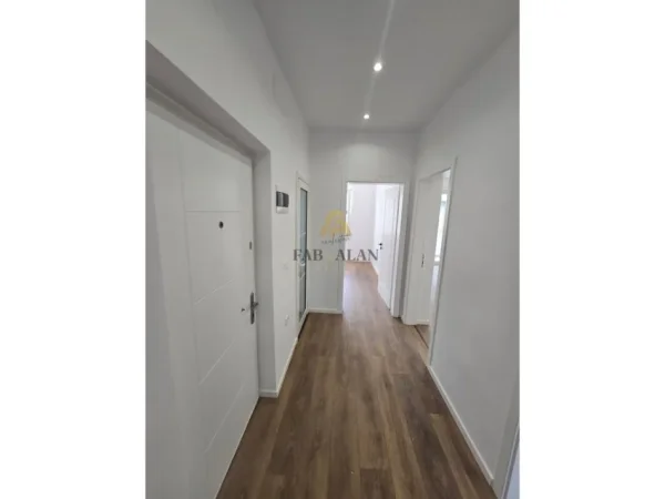 Tirane, shitet apartament 2+1+2 Kati 4, 75 m² 185.000 € (Rruga Myslym Shyri)