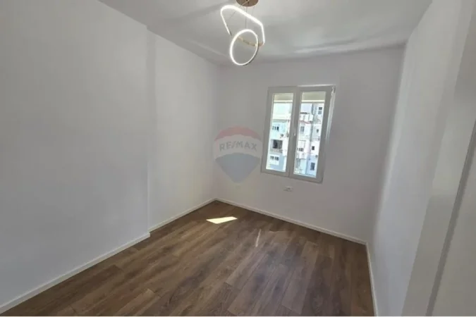 Tirane, shitet apartament 2+1+Aneks+Ballkon Kati 4, 75 m² 185.000 € (rruga Myslym Shyri)