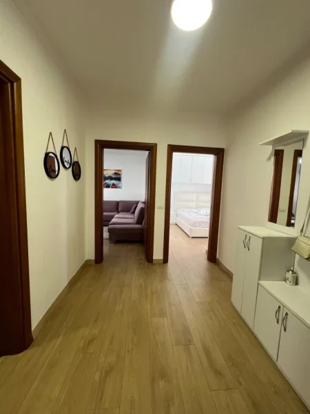 Tirane, jepet me qera apartament 1+1 Kati 2, 75 m² 600 € (MYSLYM SHYR)