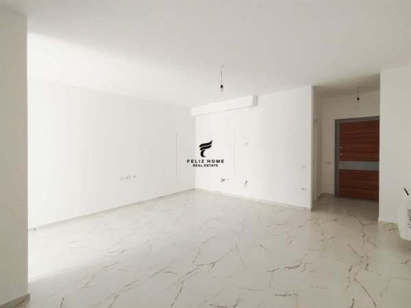 Tirane, jepet me qera apartament 2+1+Ballkon Kati 4, 87 m² 967 € (QENDER)