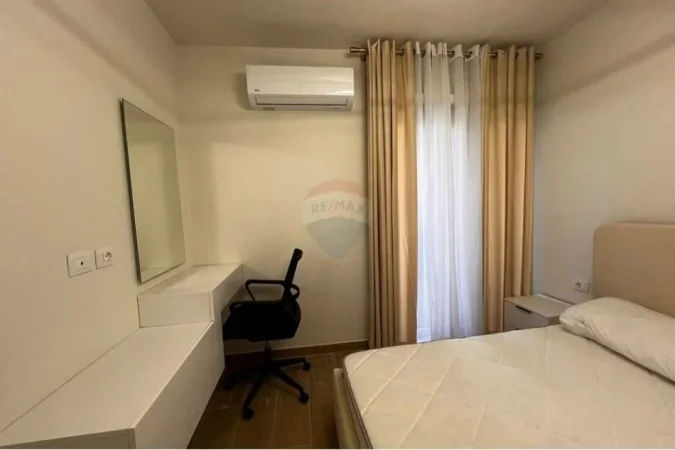 Tirane, jepet me qera apartament 1+1 , 70 m² 550 € (Prane Amerikan 3)