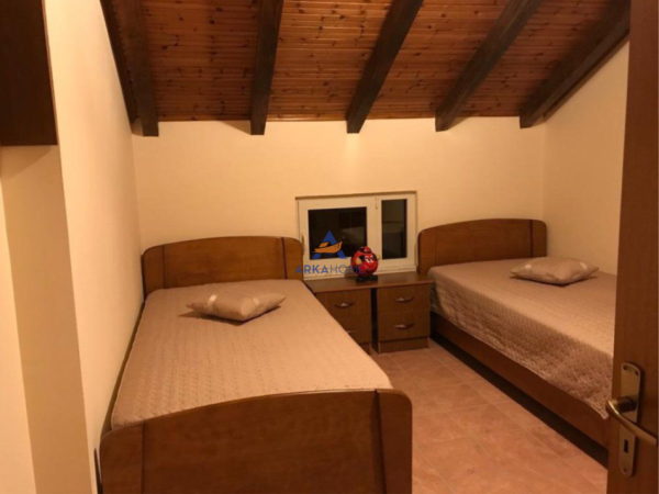 Tirane, jepet me qera apartament 3+1+Ballkon Kati 3, 120 m² 550 € (XHAMLLIKU)