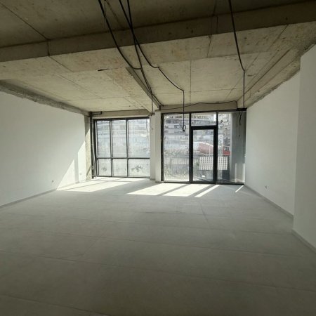 Tirane, jepet me qera ambjent biznesi Kati 1, 74 m² 1.100 € (Lake View Residence)