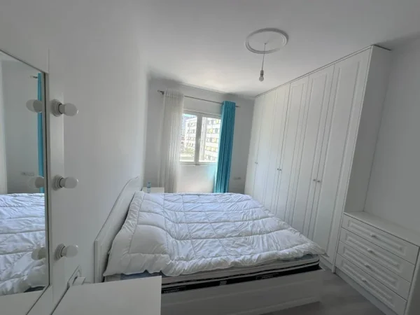 Tirane, shitet apartament 2+1 Kati 3, 114 m² 300.000 € (Rruga studenti)