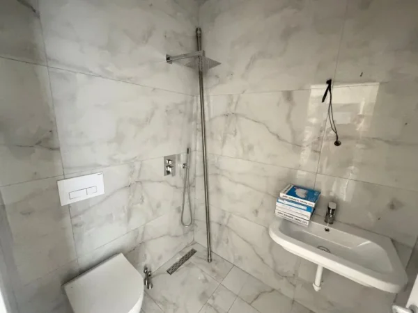Tirane, jepet me qera apartament 2+1 Kati 2, 90 m² 450 € (rruga jordan misja)