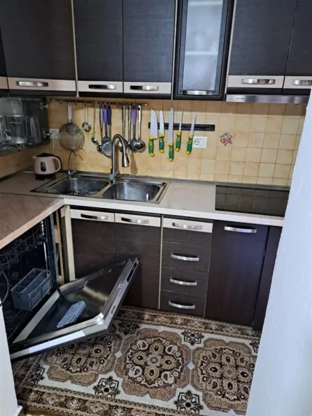 Tirane, jepet me qera apartament 2+1 Kati 2, 80 m² 500 € (Ish Tregu Elekrik)