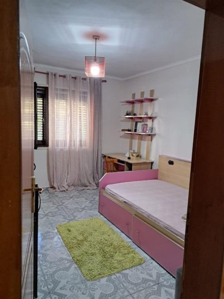 Tirane, jepet me qera apartament 2+1 Kati 2, 80 m² 500 € (Ish Tregu Elekrik)