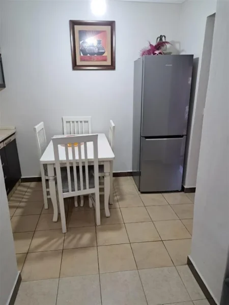 Tirane, jepet me qera apartament 2+1 Kati 2, 80 m² 500 € (Ish Tregu Elekrik)