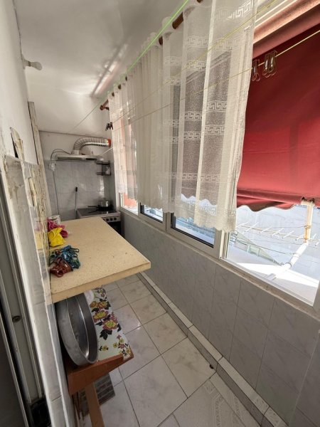 Tirane, jepet me qera apartament 2+1 Kati 5, 85 m² 450 € (ish parku i autobuzave)