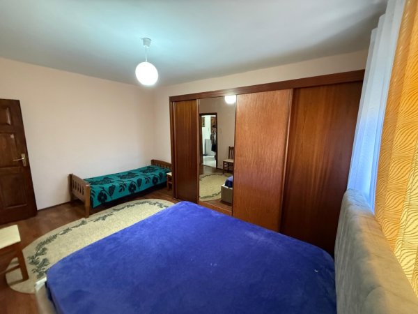 Tirane, jepet me qera apartament 2+1 Kati 5, 85 m² 450 € (ish parku i autobuzave)