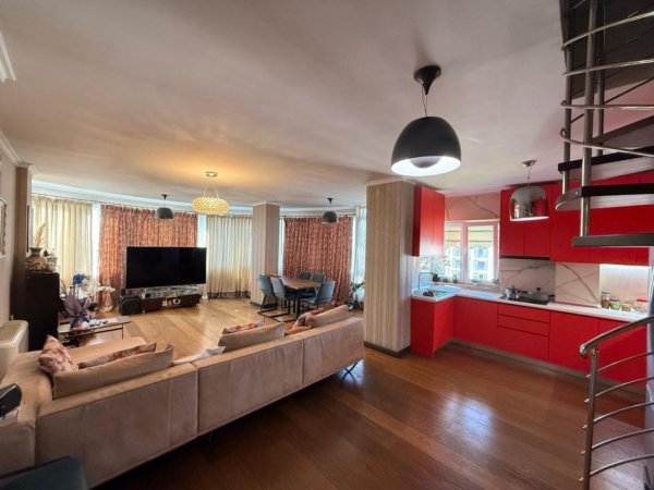 Tirane, shitet apartament duplex 3+1+Aneks+Ballkon Kati 9, 215 m² 429.600 € (pallati me shigjeta)