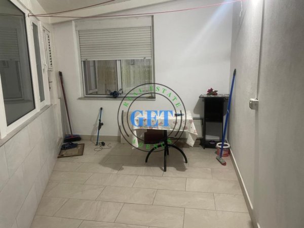 Durres, jepet me qera apartament 1+1 Kati 3, 90 m² 400 € (Pallati i Sporteve,Durres)