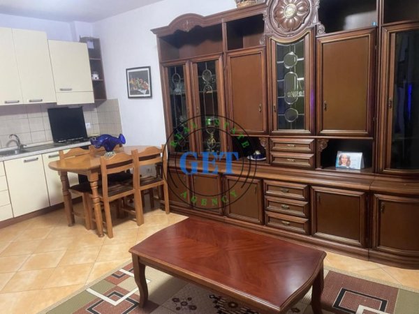 Durres, jepet me qera apartament 1+1 Kati 3, 90 m² 400 € (Pallati i Sporteve,Durres)