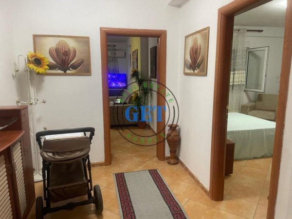 Durres, jepet me qera apartament 1+1 Kati 3, 90 m² 400 € (Pallati i Sporteve,Durres)