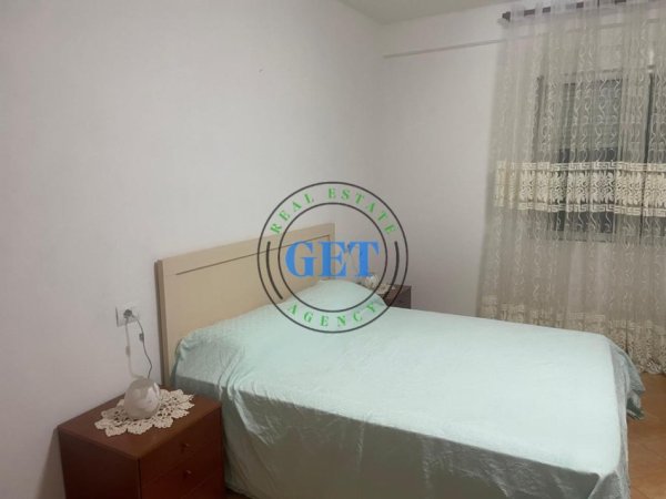 Durres, jepet me qera apartament 1+1 Kati 3, 90 m² 400 € (Pallati i Sporteve,Durres)