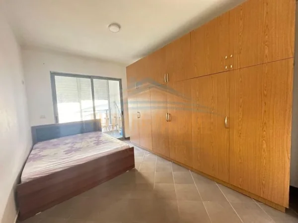 Tirane, jepet me qera apartament 1+1 Kati 3, 70 m² 350 € (Unaza e re)