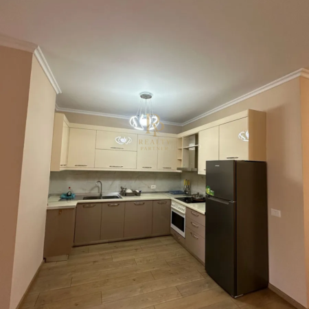 Tirane, jepet me qera apartament 2+1+Ballkon , 122 m² 900 € (Kopeshti Zoologjik)