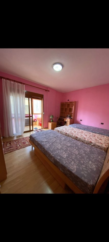 Tirane, jepet me qera apartament 2+1 Kati 2, 105 m² 430 € (Rruga Jordan Misja)