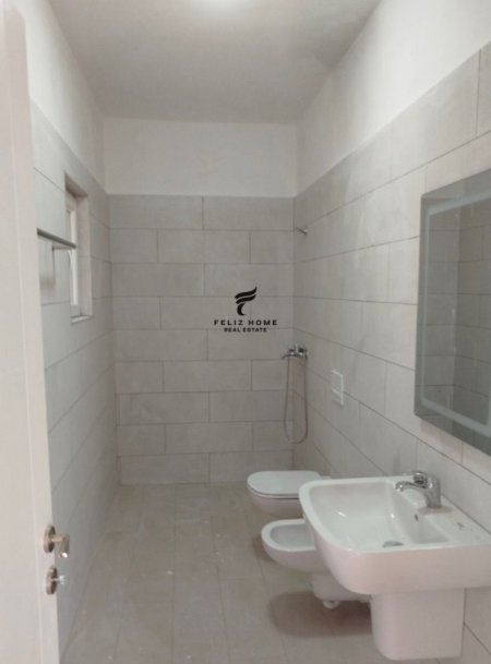 Tirane, jepet me qera zyre Kati 2, 125 m² 550 € (BULEVARDI I RI)