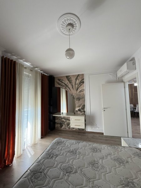 Tirane, jepet me qera apartament 2+1+Ballkon Kati 4, 95 m² 700 € (Fiori Di bosko)