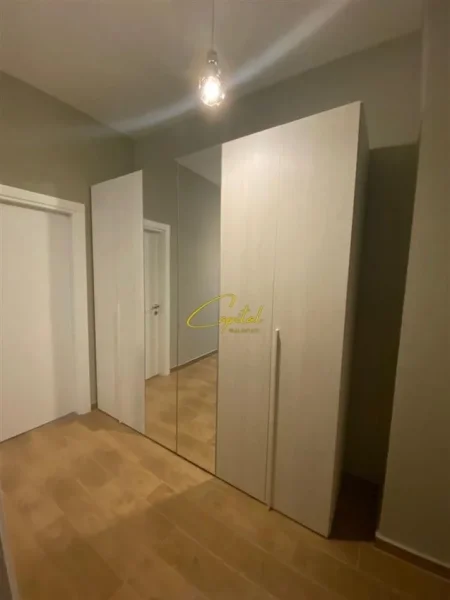 Tirane, jepet me qera apartament 1+1 Kati 7, 75 m² 650 € (SELVIA)