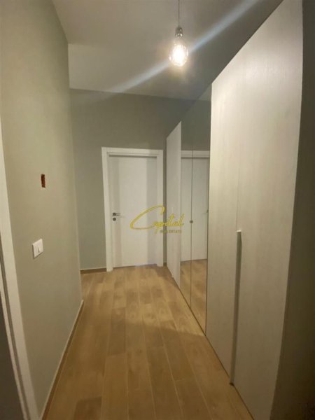 Tirane, jepet me qera apartament 1+1 Kati 7, 75 m² 650 € (SELVIA)