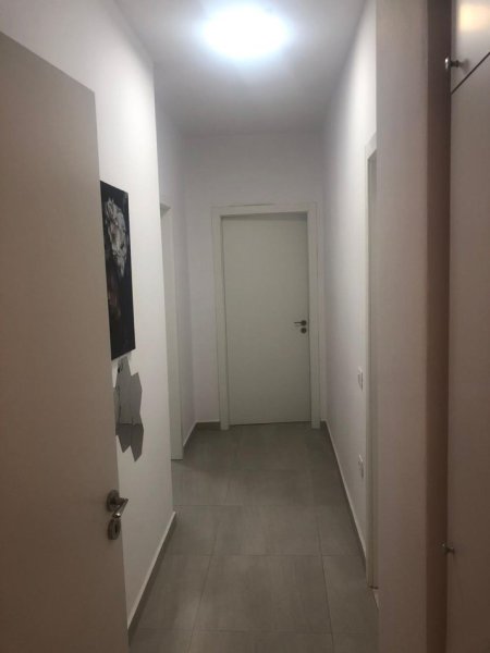 Tirane, shitet apartament 3+1 Kati 8, 116 m² 268.850 € (Selvia)