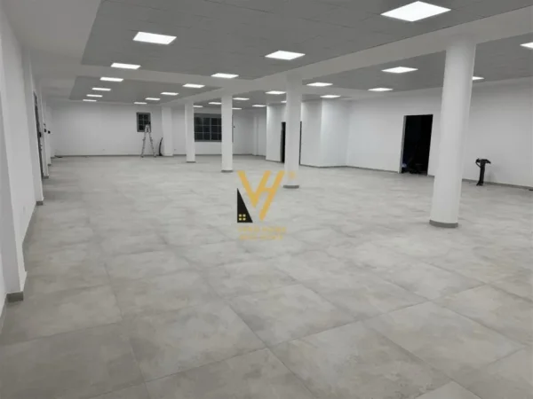 Tirane, jepet me qera ambjent biznesi Kati 2, 360 m² 1.500 € (SAUK)