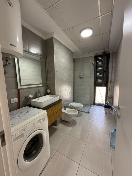 Tirane, jepet me qera apartament 2+1 Kati 6, 95 m² 700 € (Fiori Di Bosco)