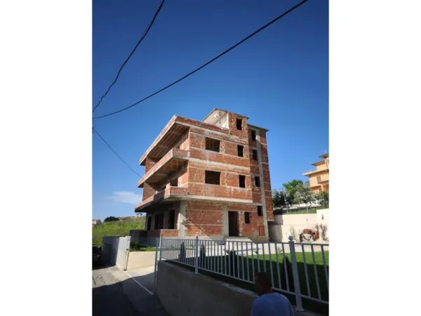 Durres, shitet Vile 3 Katshe , 547 m² 320.000 € (Shkallnur Durres)