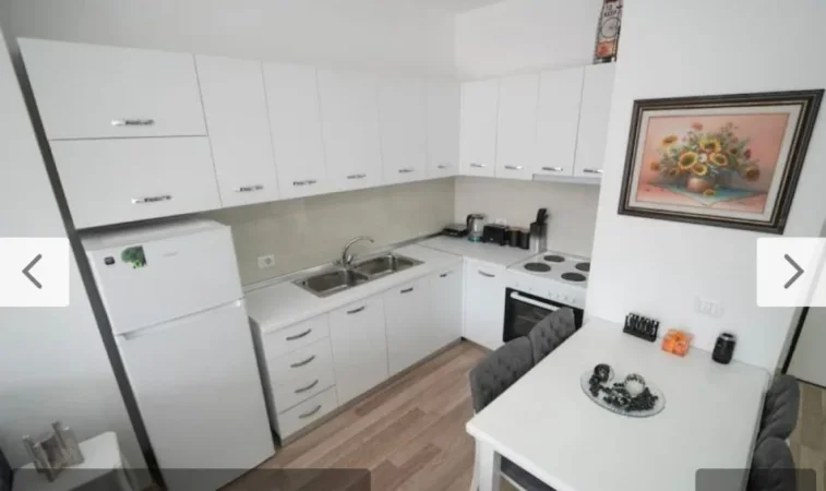 Tirane, jepet me qera apartament 1+1+Ballkon Kati 7, 70 m² 750 € (QENDER TOPTANI)