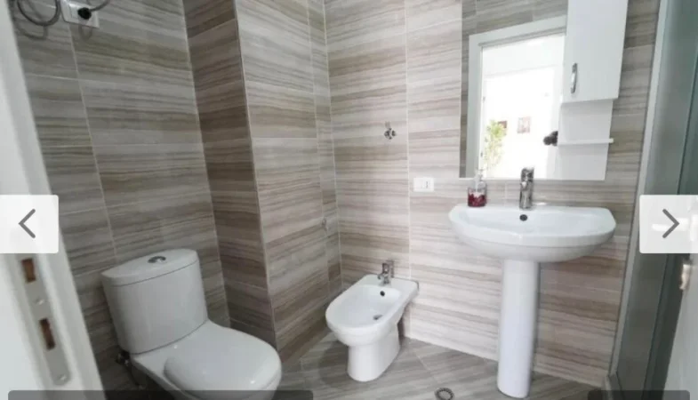 Tirane, jepet me qera apartament 1+1+Ballkon Kati 7, 70 m² 750 € (QENDER TOPTANI)