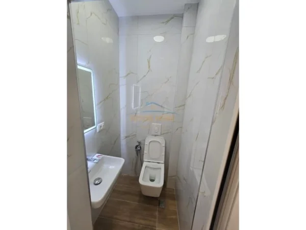 Tirane, shitet apartament 2+1+Ballkon Kati 4, 68 m² (Myslym Shyri)