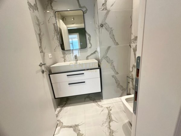 Tirane, jepet me qera apartament 2+1 Kati 5, 89 m² 600 € (astir)