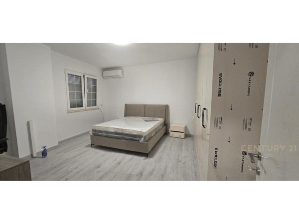 Tirane, jepet me qera apartament 2+1 Kati 5, 89 m² 600 € (astir)
