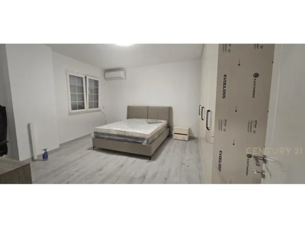 Tirane, jepet me qera apartament 2+1 Kati 5, 89 m² 600 € (astir)