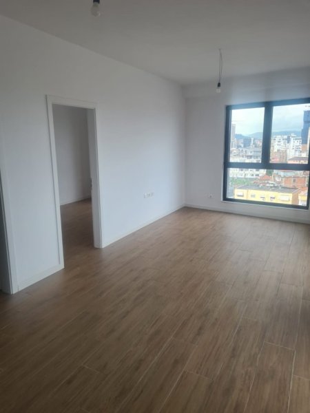 Tirane, jepet me qera apartament 2+1 Kati 9, 75 m² 700 € (pazari i ri)