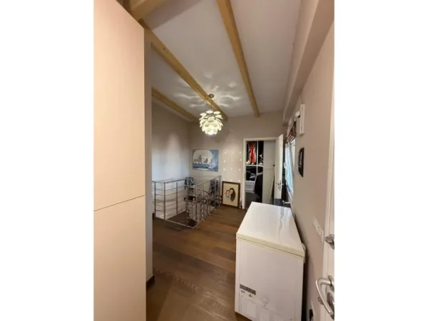 Tirane, shitet apartament duplex 3+1+Ballkon Kati 9, 214 m² 429.600 € (Pallati me Shigjeta)