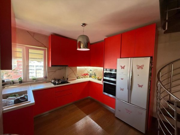 Tirane, shitet apartament duplex 3+1+Ballkon Kati 9, 214 m² 429.600 € (Pallati me Shigjeta)