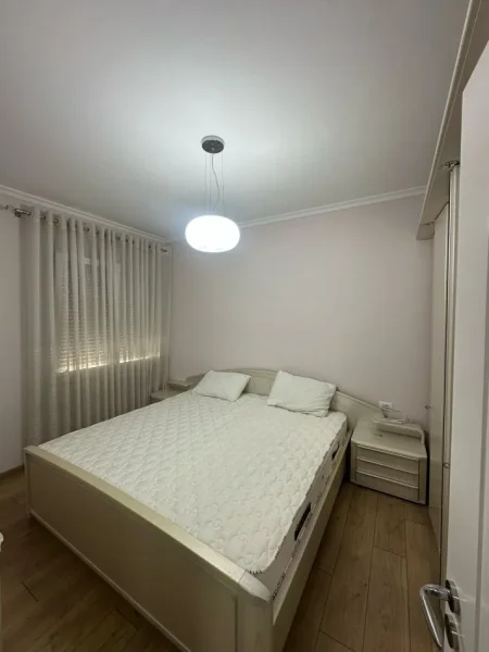 Tirane, jepet me qera apartament 2+1+Ballkon Kati 3, 98 m² 900 € (Kopshti Zoologjik)