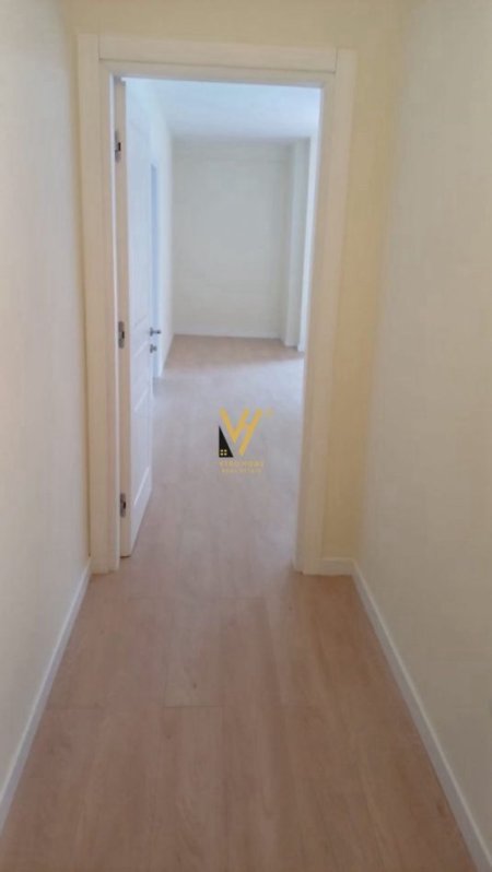 Tirane, jepet me qera zyre Kati 3, 87 m² 600 € (RRUGA “HOXHA TAHSIM”)