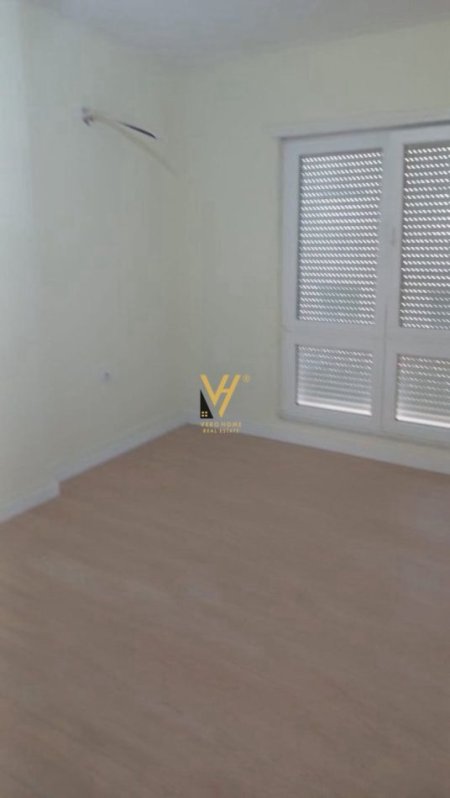 Tirane, jepet me qera zyre Kati 3, 87 m² 600 € (RRUGA “HOXHA TAHSIM”)