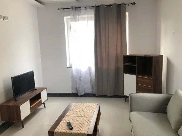 Tirane, jepet me qera apartament 1+1+Ballkon Kati 2, 70 m² 500 € (BRRYLI)