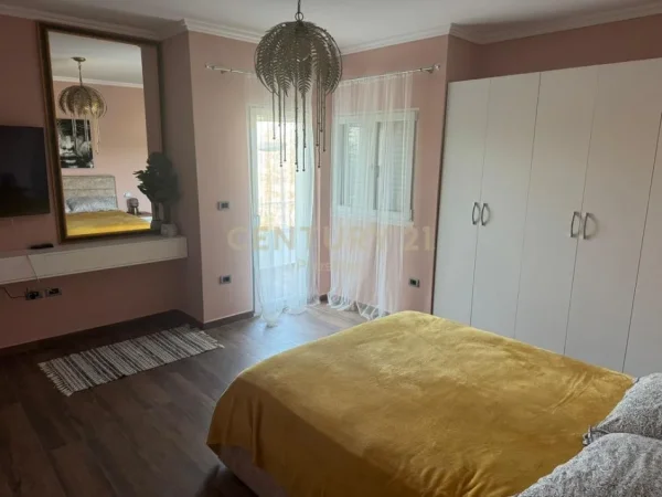 Tirane, jap me qera apartament 2+1+Ballkon , 145 m² 500 € (Linze)
