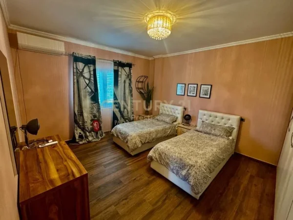 Tirane, jap me qera apartament 2+1+Ballkon , 145 m² 500 € (Linze)