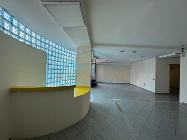 Tirane, jepet me qera ambjent biznesi Kati 0, 160 m² 1.200 € (Rruga e Dibres)