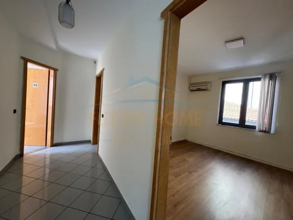 Tirane, jepet me qera ambjent biznesi Kati 0, 160 m² 1.200 € (Rruga e Dibres)