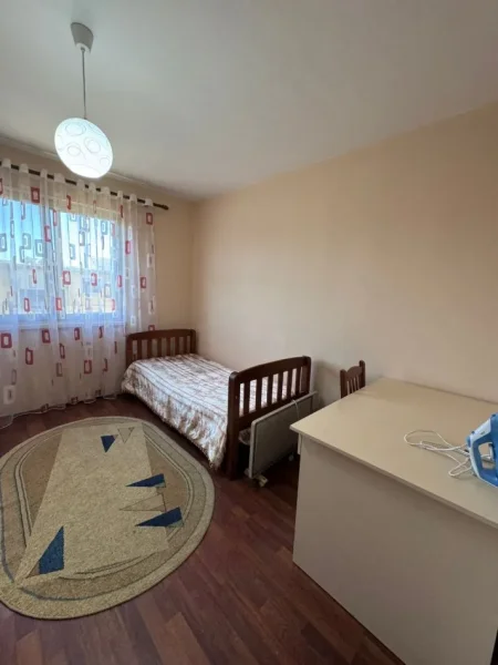 Tirane, jepet me qera apartament 1+1+Ballkon Kati 5, 85 m² 450 € (Rruga e kavajes , te condor center)