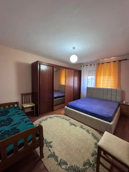 Tirane, jepet me qera apartament 1+1+Ballkon Kati 5, 85 m² 450 € (Rruga e kavajes , te condor center)