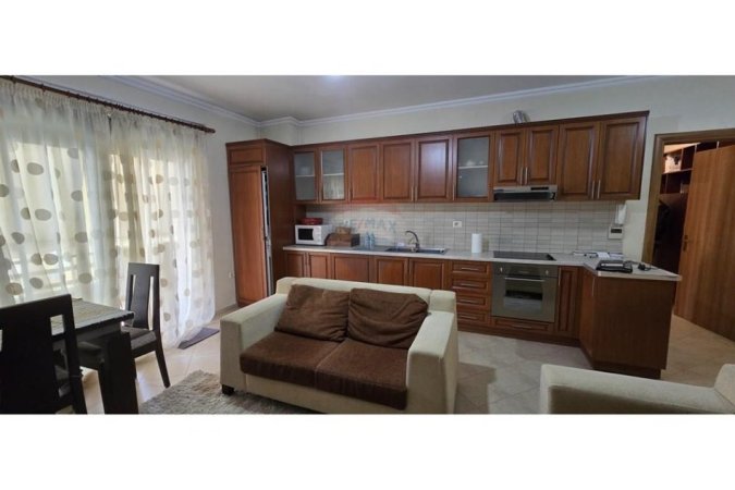 Tirane, jepet me qera apartament 2+1+Ballkon Kati 3, 480 € (Jepet me qira apartamentt 2+1, kodra e diellit)